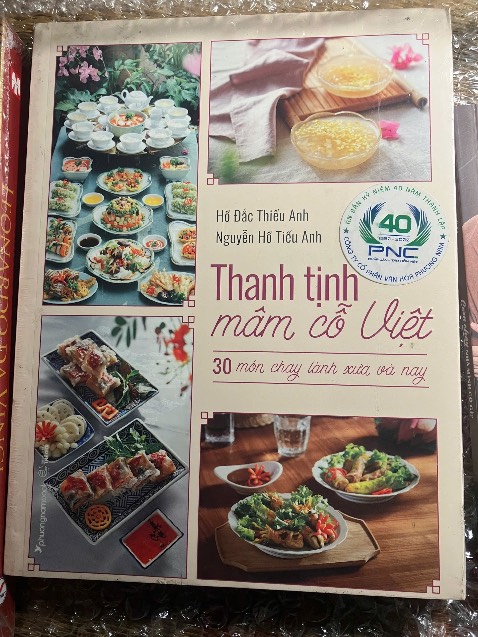 Cuốn sách rất hay. Vừa học vừa trải nghiệm lịch sử hình thành các món ăn. 
Xin cảm ơn.