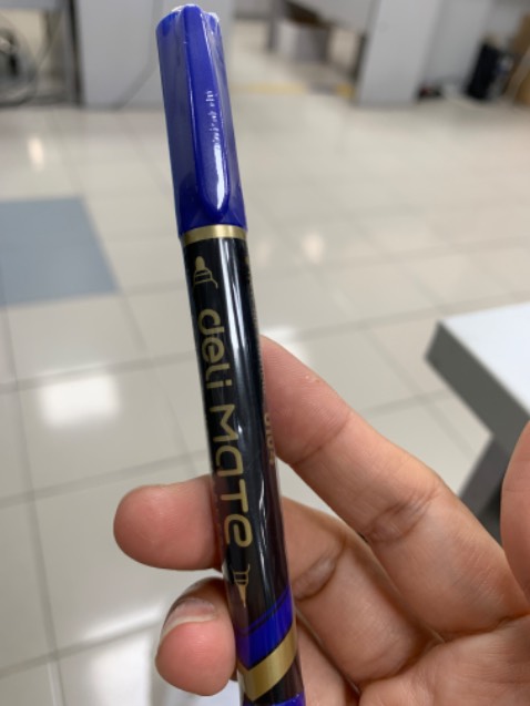 Nhận cây viết hổng thấy có gì giống hình ảnh giới thiệu hết, mua viết để dùng trên bảng xoá được mà giao viết dầu cũng như không