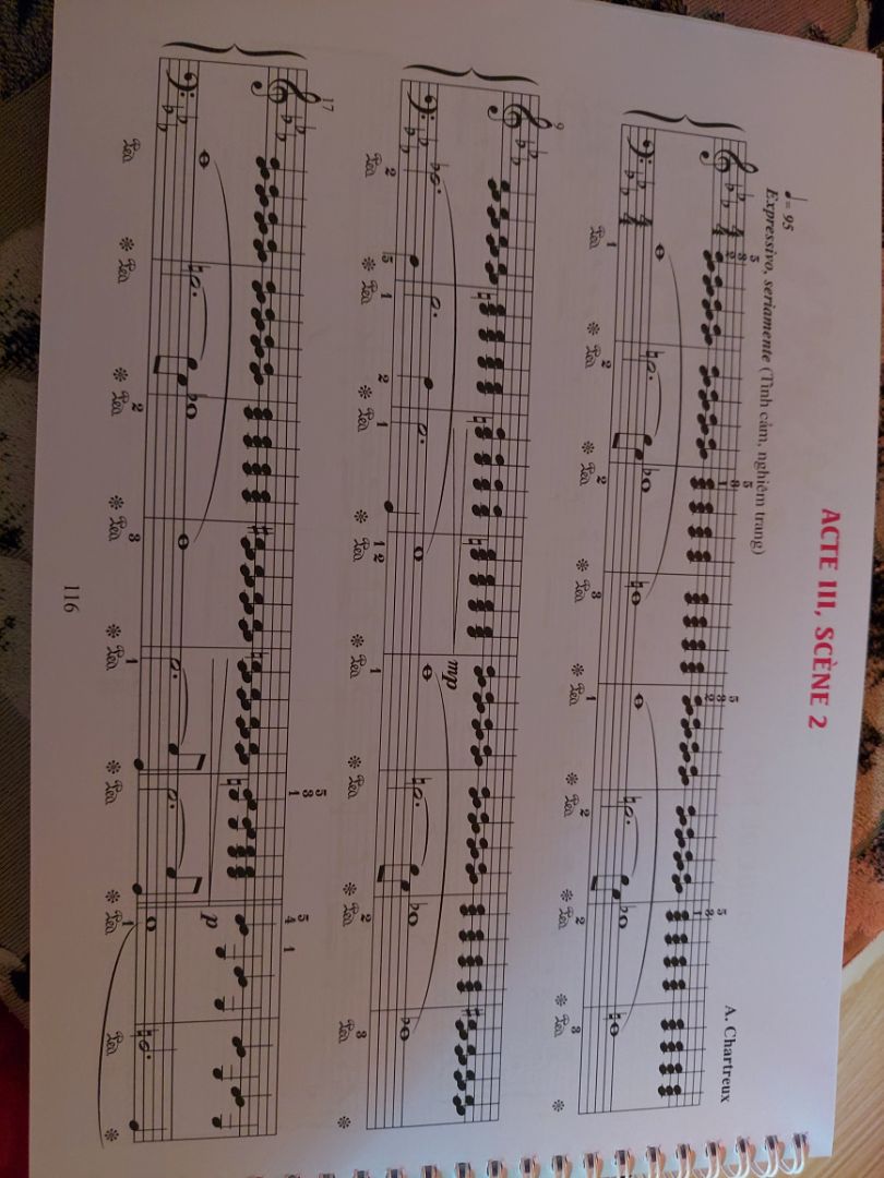 Sách đa phần là những bản nhạc nha