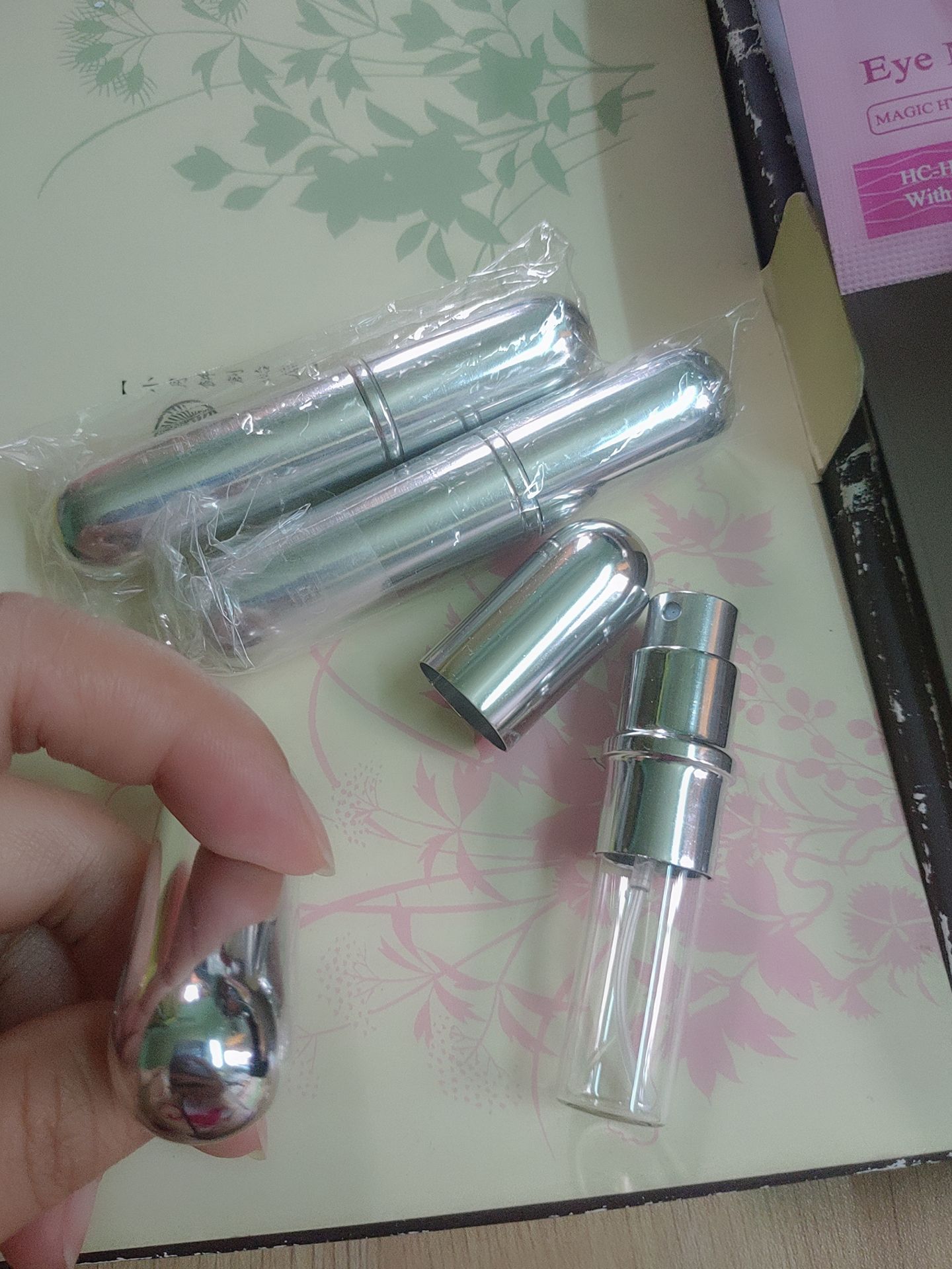 sản phẩm không giống như quảng cáo. ko có lỗ chiết bên dưới?