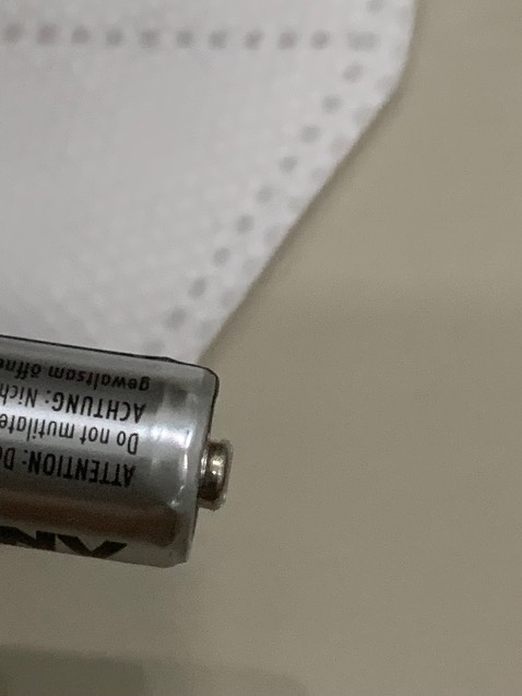 Shop giao một sản phẩm đã bị cắt ra trước. Nhét vào pin đã qua sử dụng ( chưa dùng nên kg rõ là pin thật hay hàng giả).