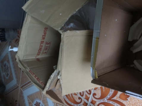 Hàng bị móp méo, mình vừa khui ra bị móp như thế này đây, nhưng không biết làm sao liên hệ để đổi lại hàng