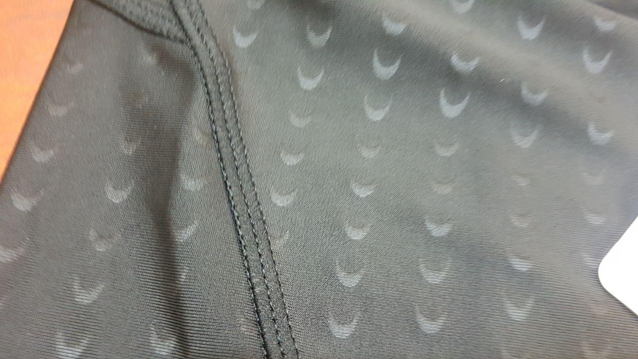 Sản phẩm giao hàng nhanh , đặt sáng chiều có đi bơi *** luôn . Hàng giao đầy đủ phụ kiện có kèm quà tặng hợp lý nón bơi và bịt tai nên khỏi phải mua thêm gì cả . Mẫu thì như hình chụp , vải mặc mát , vừa form không bị lộ hàng :)) Đánh giá 5 sao cho chất lượng