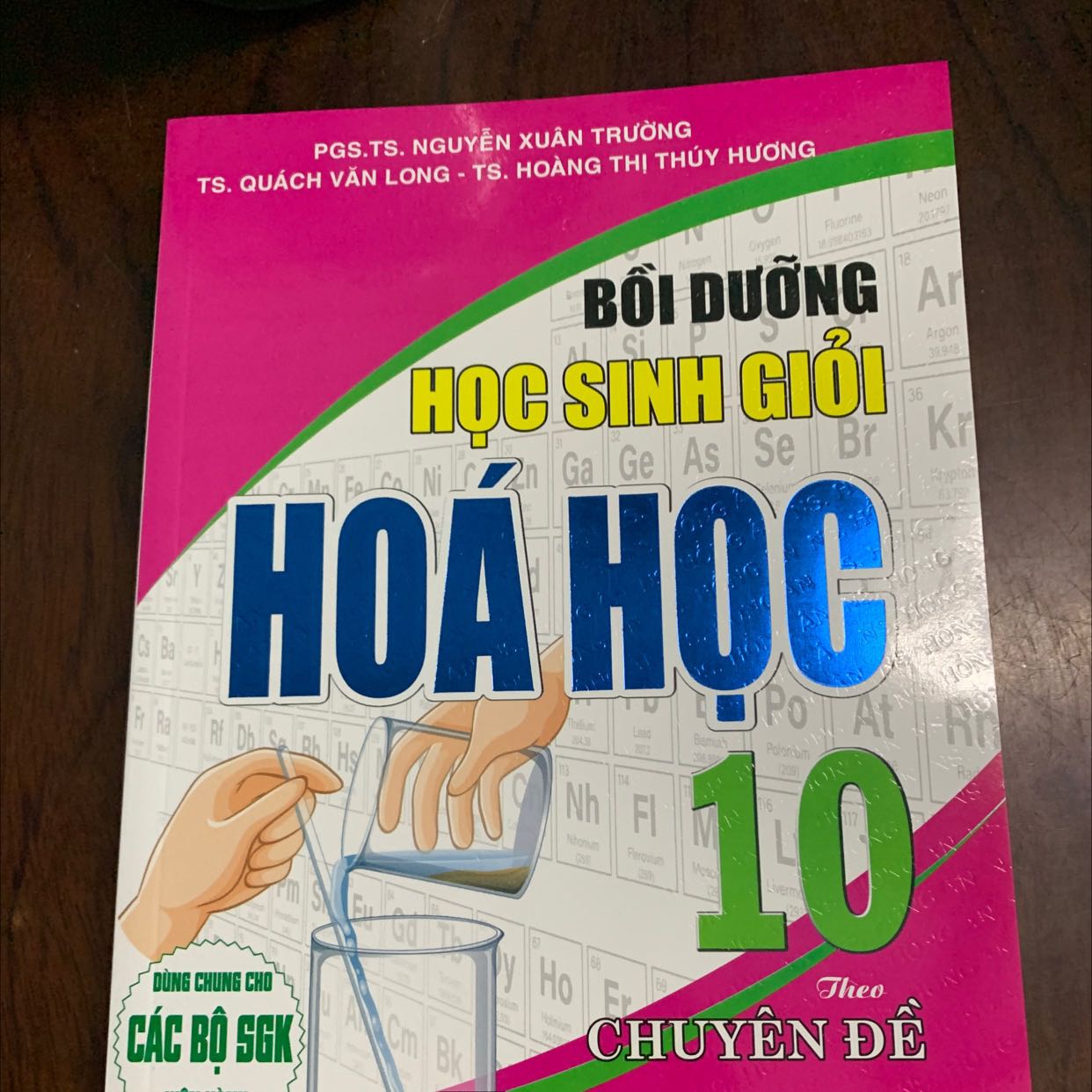 Sách in rõ, cách trình bày logic
Mỗi lý thuyết ứng với từng dạng BT,mỗi BT có cách giải khác nhau