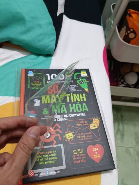 Sách thì OK nhưng bookcare bọc sách càng ngày càng ẩu. Bung hết cả rồi.