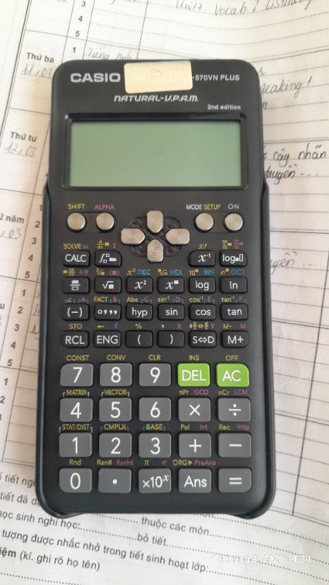 Máy chắc chắn, phím bấm nảy tốt.
Máy được mang vào phòng thi theo quy định của Bộ GD&ĐT