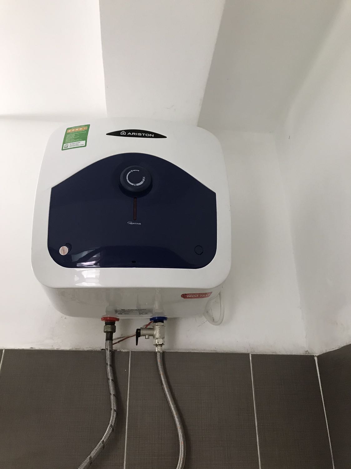 Sản phẩm chất lượng tốt, máy hoạt động ok, đóng gói hàng kỹ, chắc chắn, giao hàng nhanh, tuy nhiên nhà bán hàng nếu không hỗ trợ lắp đặt, nên cảnh báo trước với khách hàng trong chi tiết sản phẩm, không nên để khách hàng phải tụ liên hệ rồi phải chờ đợi, sau đó phải tự lắp đặt!  4* thôi!