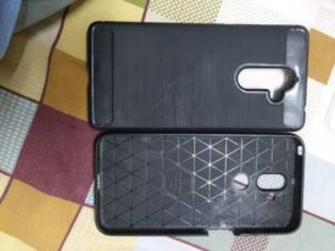 Giao hàng khác hình còn không dùng được, treo đầu dê bán thịt *** (ốp cũ bị xước là của mình, còn cái mới là đặt của shop nhé!)