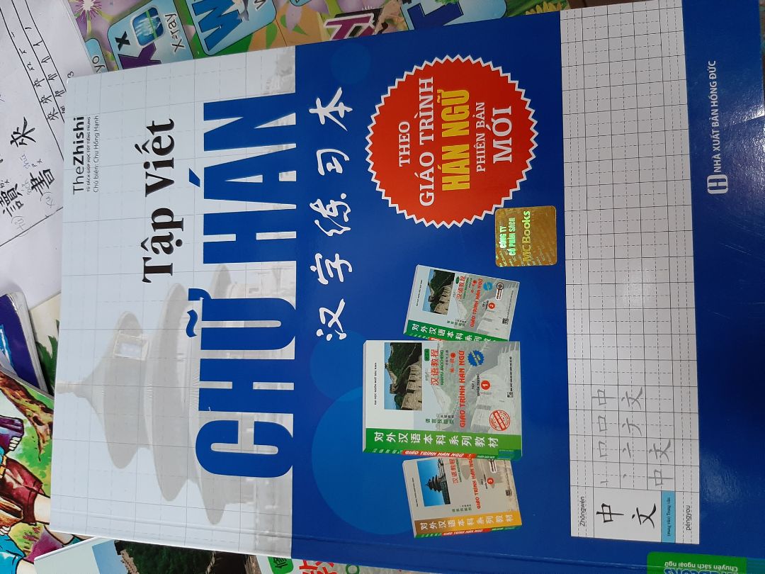 giao hàng sớm đặt hôm 15/10 dự là  23/10 nhưng 20 đã nhận được hàng. Gói hàng cẩn thận, không trầy xước hay gì khác. À sách có kèm theo sử dụng app rất tốt, đăng nhập sử dụng dễ dàng ?