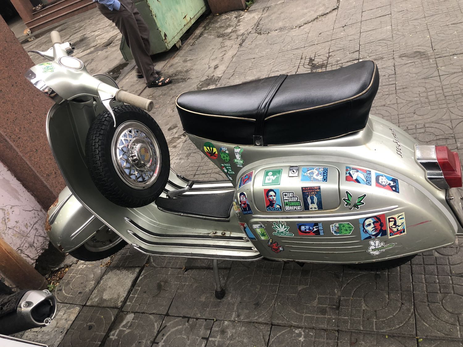 Hàng chính hãng! Nói chung đi nhớt repsol thì xe nhẹ hẳng. Đi cảm giác k bị nặng nề khi chạy hay máy kêu to. Mình xài cả nhớt lap - nhớt xe.