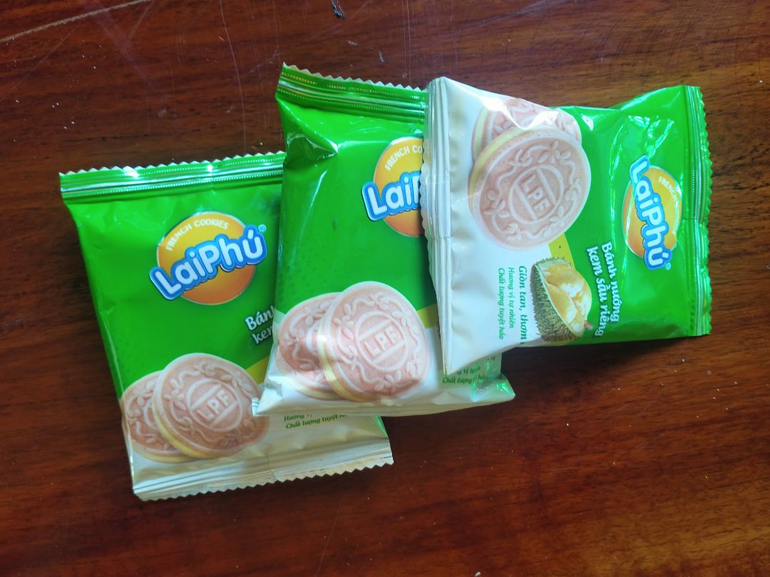 bánh thơm mùi sầu riêng, không quá ngọt, quá béo phù hợp với mọi lứa tuổi