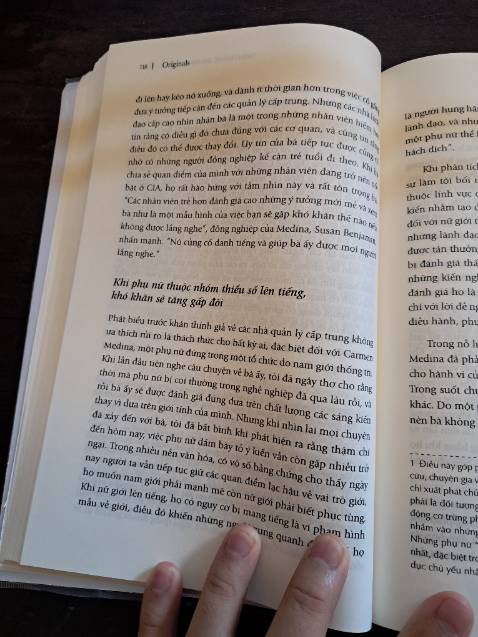 Đáng lẽ tên cuốn sách nên đặt là : phân tích mấy thứ linh tinh cho các bạn cùng đọc.. ***. Tựa #1 new york time sao nó dở vậy được nhỉ