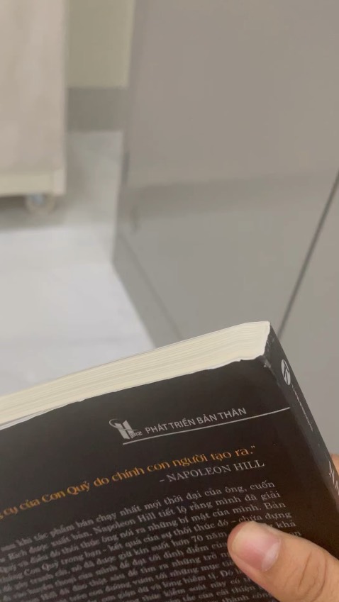 Mua 2 quyển thì hỏng cả 2. Tin tưởng tikitrading nên k quay clip mở hàng, đổi trả k được. 1 thời gian k mua trên Tiki giờ quay lại mua thấy chất lượng đi xuống