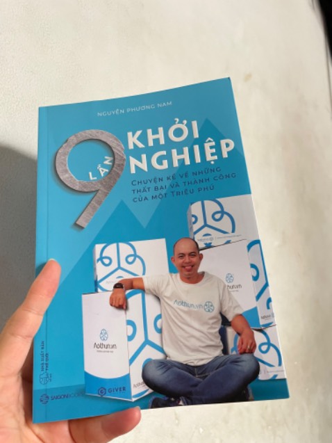 Sach giao nhanh, đẹp, bìa in cực đẹp, còn bonus thêm mapbook nữa
-------
Những câu chuyện tác giả chia sẻ trong cuốn sách rất THẬT-HỮU ÍCH & TRUYỀN CẢM HỨNG
Khởi nghiệp chưa bao giờ là dễ dàng, nhưng với ý chí KHÔNG BỎ CUỘC & KHÔNG NGỪNG HỌC HỎI đã đem anh đến THÀNH CÔNG 
Camr ơn tác giả vì những câu chuyện và chia sẻ chân tình. Cuốnn sách chạm từ ❤️ đến ❤️