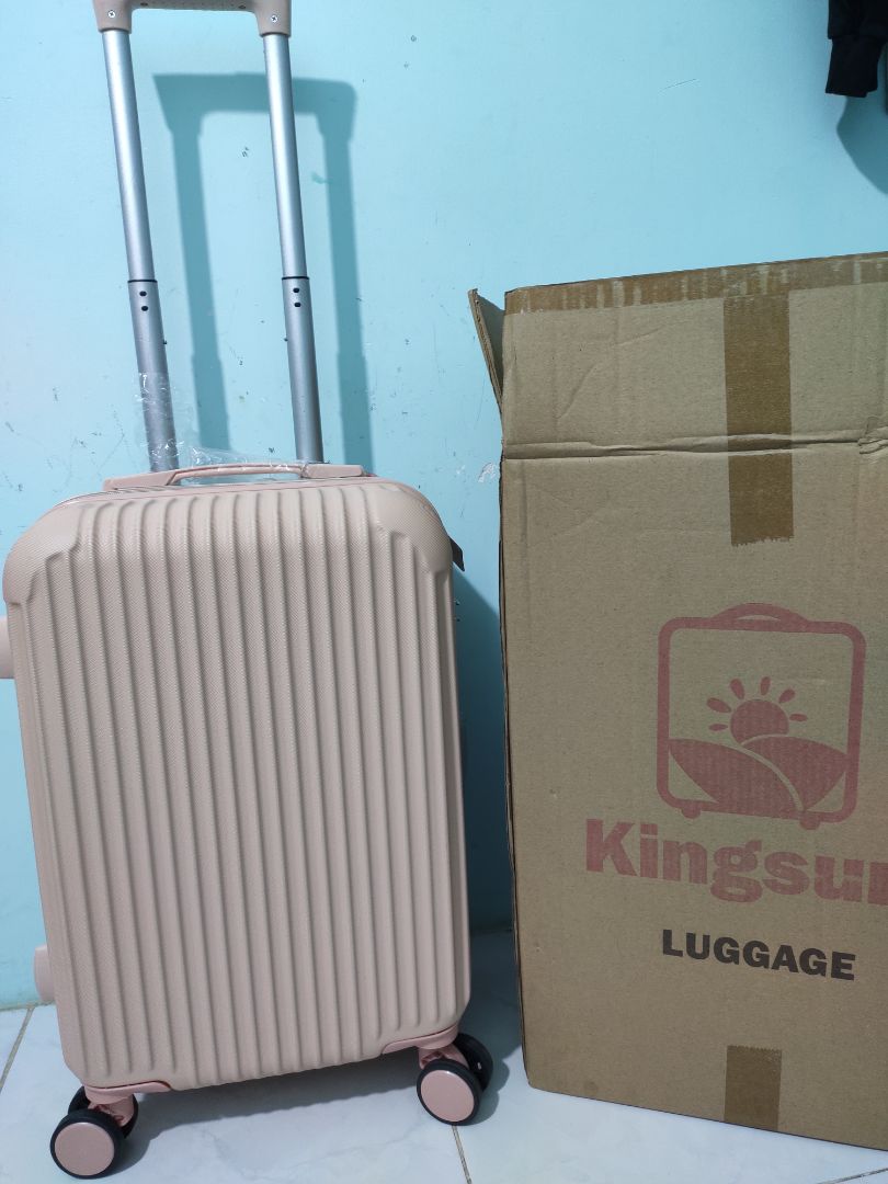 Mình rất hài lòng về sản phẩm, nhỏ gọn, nhẹ màu hồng xinh xắn dễ thương lắm. Từ vỏ bên ngoài, thanh kéo đến bánh xe...tất cả đều ổn hết. Tiki và shop không làm mình thất vọng mn ạ.