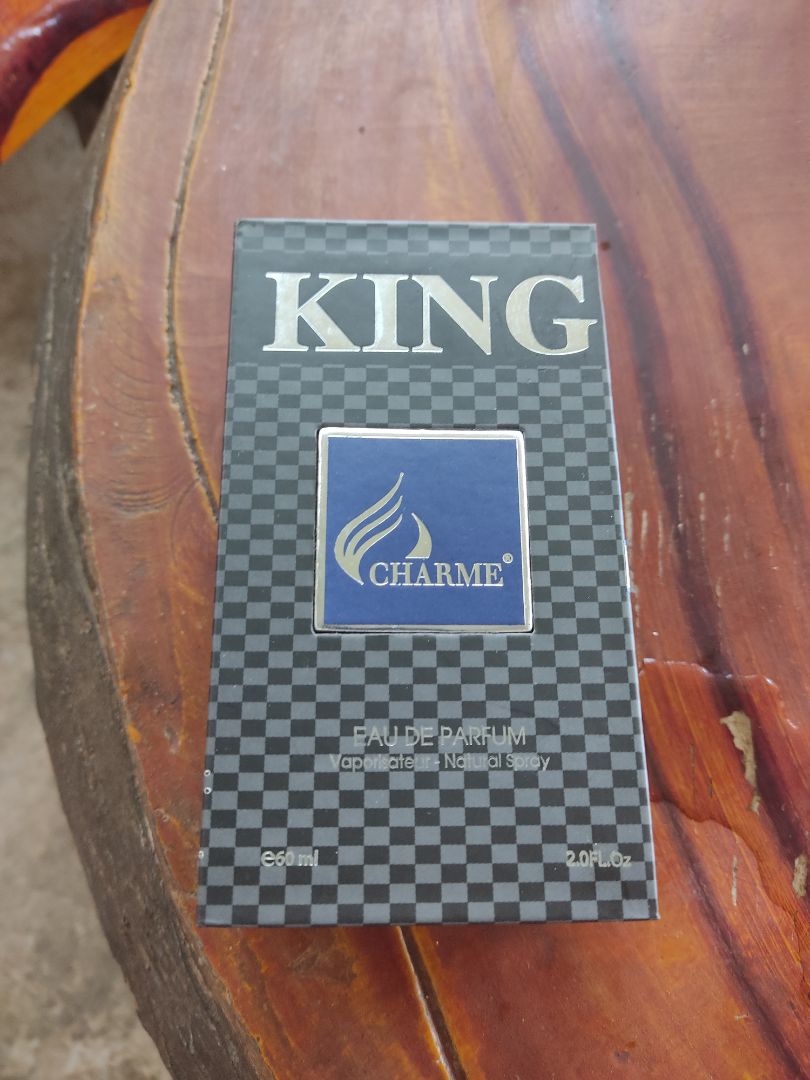 hàng giao đúng dự kiến, nguyên hộp không móp méo. mùi hương thơm khá nồng không đặc biệt lắm, độ lưu hương còn phải qua thời gian sử dụng. trước mắt thì khá hài lòng. cám ơn tiki.vn và nhà phân phối.