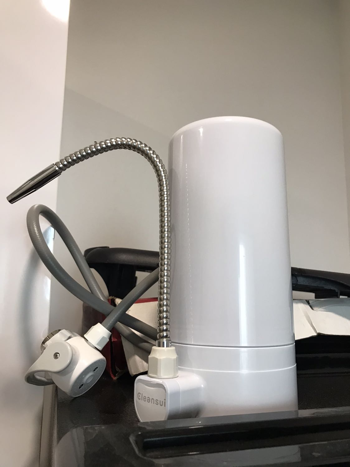 Sản phẩm dùng tốt, nhưng đầu cắm vào ko phù hợp với vòi nhà mình!
Do đó phải đi tìm mua cái vòi khác với kích thước phù hợp hơn!
Cho nên các bác nhớ xem kỹ kích thước vòi của mình trước khi mua nhé!