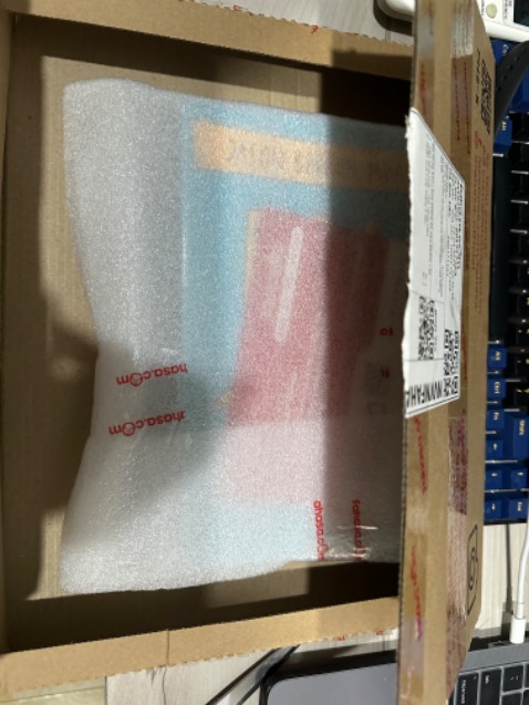 Đóng gói hàng cẩn thận
Được tặng thêm 2 voucher mua hàng
Chất liệu giấy tốt, dày