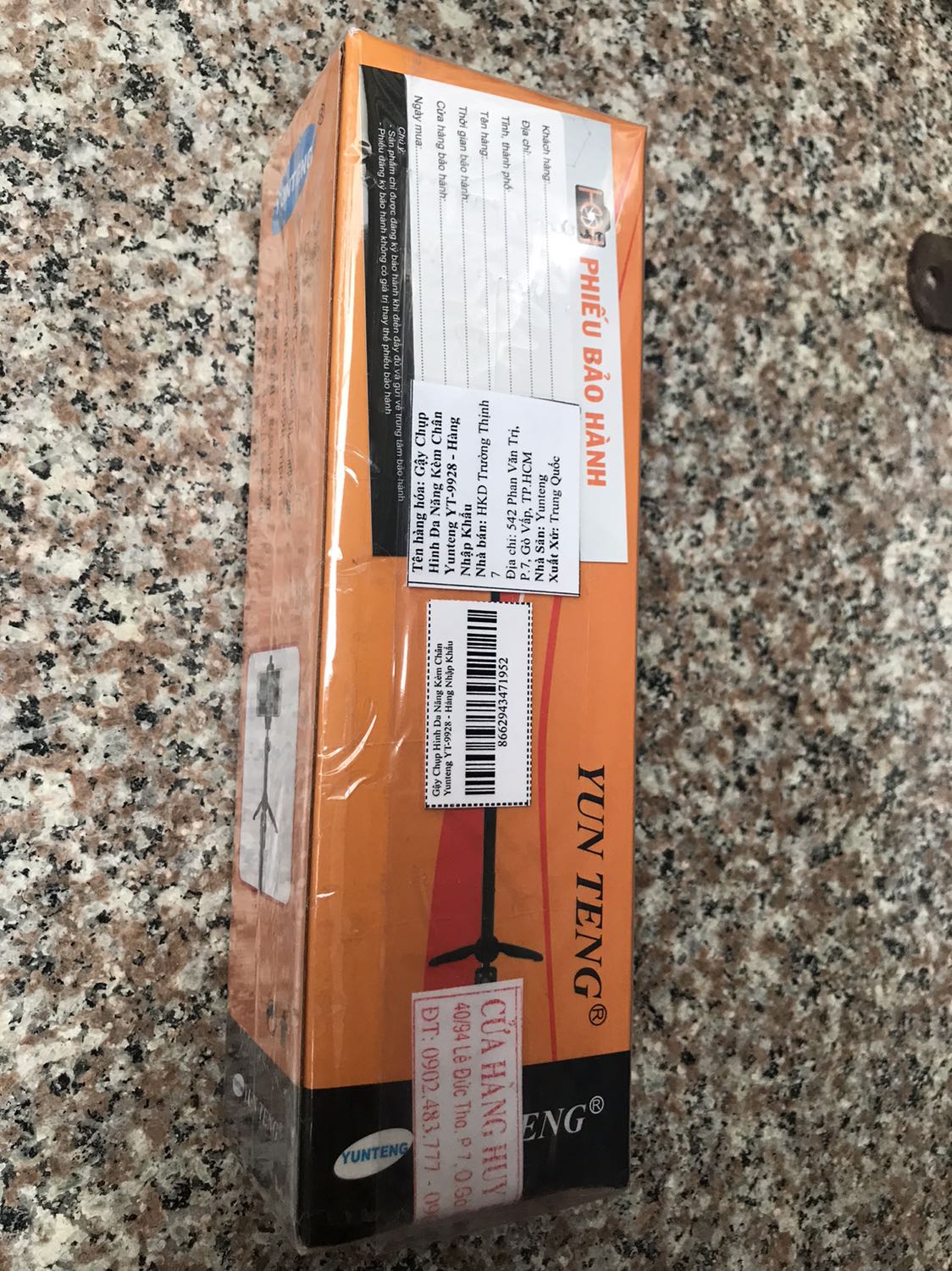 Hơi ngắn 1 chút so với mong đợi nhưng hàng cầm rất chắc tay, chi tiết hoàn thiện tốt so với mức giá. Remote nhạy, kết nối bluetooth nhanh. Có điều remote giao cho mình dùng 2 pin 3v, không phải pin sạc như trên quảng cáo.