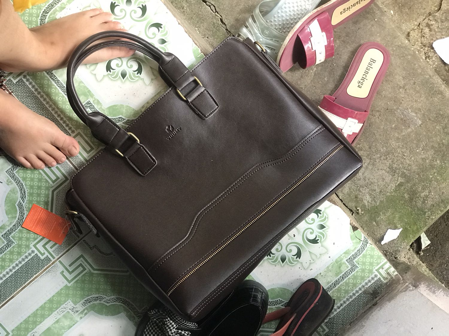 Rõ chọn đen mà giao nâu. Hàng thì chất lượng nhưng mình k thích kiểu giao sai này