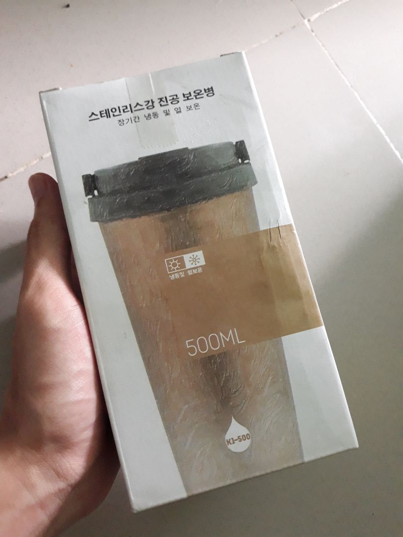 Sản phẩm rất đẹp, sáng bóng,. u là chời đáng mua laem nha mn, mua nhanh kẻo sắp hết. Ly giữ nhiệt bên ngoài thấy nhiều chữ Hàn quốc lắm có vẻ hàng này chuyên đi xuất khẩu sang Hàn. sản xuất tại Trung quốc. có xuất xứ rõ ràng. gửi lời cám ơn vì sự nỗ lực giao hàng của anh tài xế.