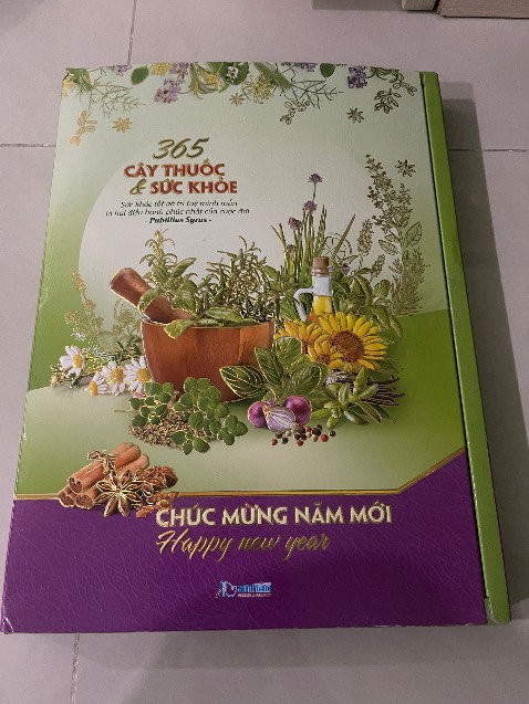 Sản phẩm tốt. Giá ok. Còn nội dung bên trong thế nào thì phải qua 2025 xé lịch mới biết. 😃