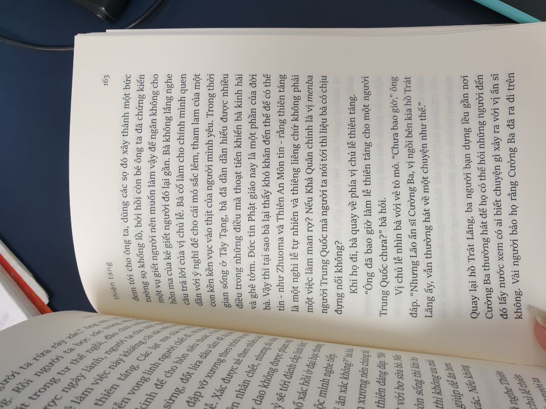 truyện hay, có nhiều nét văn hóa thực tế, về vấn đề chính trị thì tùy vào sự thấu cảm của từng người. nói cung đây là cuộc phiêu lưu vĩ đại gần như là đánh đổi cả con người, cả cuộc đời nhân vật