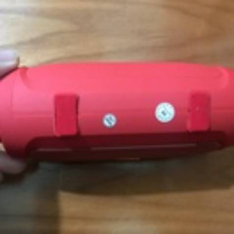 Loa chất lượng rất tốt, chắc chắn kết nối Bluetooth nhann, âm thanh trong và to. Màu sắc bên ngoài đẹp. Mọi người nên mua nhé