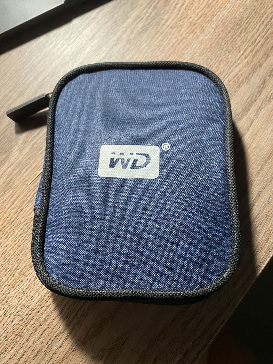 Sản phẩm cực kì xịn sò, lại được tặng kèm túi chống sốc bảo vệ. Tốc độ Copy khoảng 112MB/s là khá cao với ổ cứng HDD. Túm lại là nên mua nha các bạn.