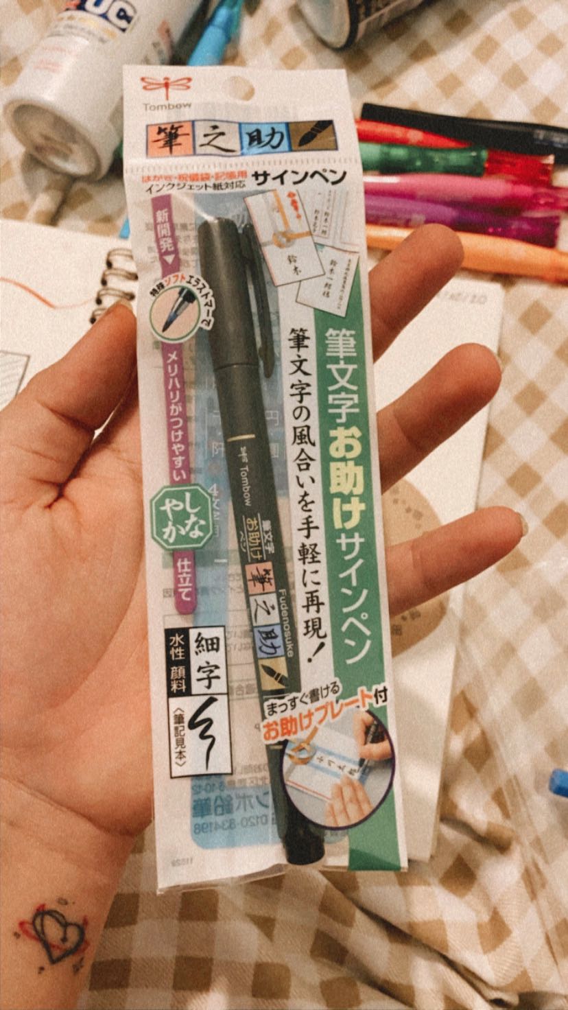 Tiki Trading uy tín. Bút của tombow thì khỏi phải nói nhiều rồi, chất lượng đỉnh. Văn phòng phẩm của Nhật thì đỉnh khỏi bàn. Nét bút đi mượt, đều đặn