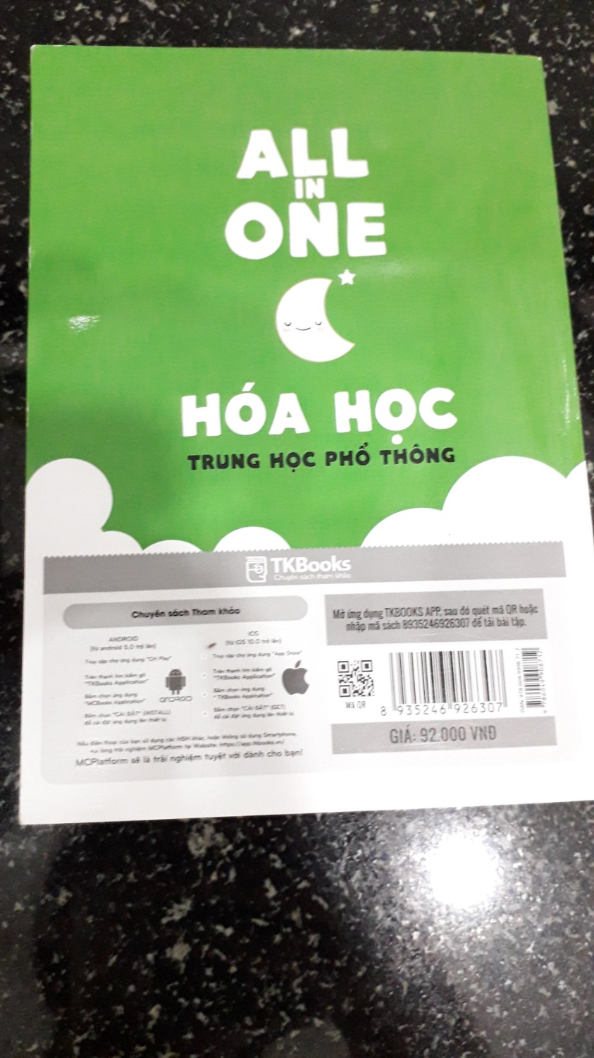 Mình mua vì nghe được nhiều lời giới thiệu, sách ghi đầy đủ lý thuyết và phương pháp giải các dạng bài tập còn có app để học.Nói chung sách rất ok.Giao hàng nhanh mới đặt hồi tối là đến sáng mai giao liền:))))