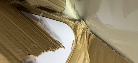 Tui mua 2 cai bàn mà 1 cai bị dập 3 góc bàn. Tui muốn dc đổi 1 cái bi dập