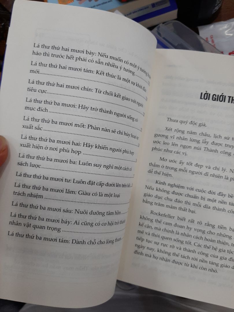 Giả và ngốc nghếch sẽ mang tới cho con tới vào lợi ích. Trên thực tế, hàm nghĩa của việc giả ngốc là họ thấp cái tôi, trở nên khiêm nhường, nói cách khác là che giấu sự khôn ngoan của con. Người càng thông minh thì càng cần giả ngốc, bởi giống như câu ngạn ngữ từ đã nói “Lúa càng nặng, hạt càng trĩu bông”.