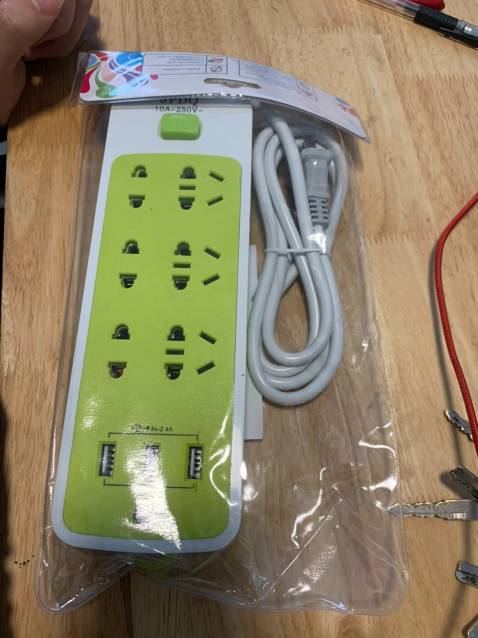 Quá ư là tiện lợi, 1 ổ cắm mà có tới 6 ổ cắm, 3 ô sạc USB. dùng cho bàn  làm việc chung 4-5 ng cắm labtop, thay nhau sạc đt thoải mái luôn. thích quá
Giá thì siêu rẻ, độ bền thì chưa nói đc do mới dùng thôi
 Cám ơn TIKI nhiều nha