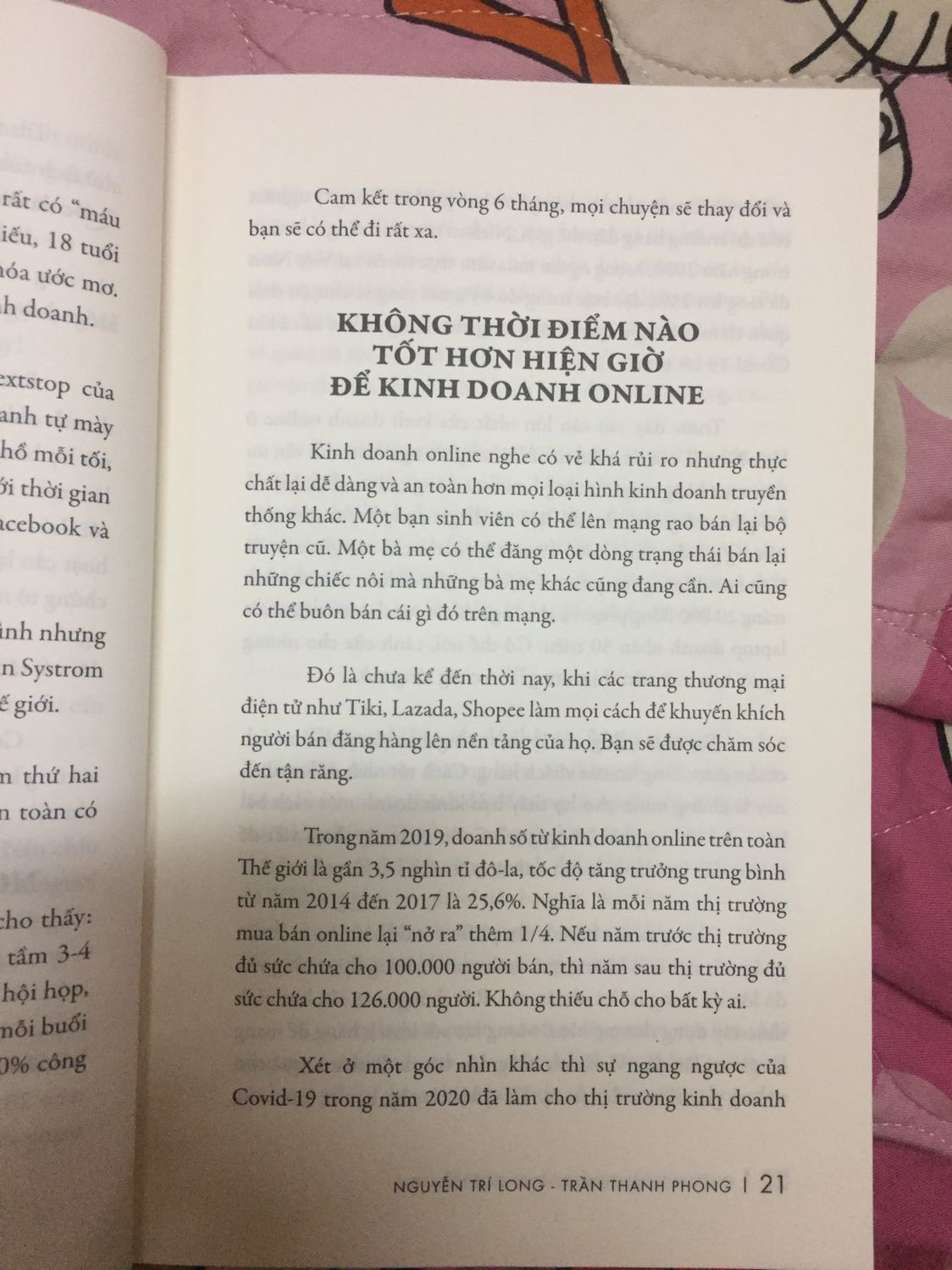 Xu hướng chuyển đổi số của thời đại công nghệ 4.0 kinh doanh online bùng nổ trên mọi ngành , mọi lĩnh vực . Dịch bệnh khiến mọi người ngại ra ngoài và tiếp xúc lại càng đẩy cho thị trường Kinh doanh online phát triễn mạnh hơn bao giờ hết thậm chí là chiếm thể thượng phong . Mình  hiểu rõ điều đó , nhưng vẫn chưa biến những suy nghĩ của mình thành thực tiễn vì sợ nhiều thứ , những thức đó luôn khiến bạn chùn chân ... sợ không biết nguồn hàng ,không biết tập trung bán ở kênh nào sàn nào là ổn , ưu và nhược điểm của các bên vận chuyển , quảng cáo làm sao và như nào để tương tác tốt nhưng vẫn tối ưu chi phí , cách khuyến mãi như nào để không mất giá trị thương hiệu , cách xây dựng lòng tin của khách hàng khi họ đặt mua đồ online vì họ chỉ mua khi thực sự cảm thấy tin tưởng ,kịch bản bán hàng và livestream như nào để thu hút và chốt được đơn , thuật toán của Facebook , google như nào để mình vận dụng để tăng tương tác cho page bán hàng của mình , và cả cách chăm sóc khách hàng để họ trở thành khách trung thành của chúng ta .... tất cả những lo ngại trên và những trăn trở , khó khăn và bí quyết trong quá trình kinh doanh online điều được giải đáp trong cuốn sách này . Cuốn sách này sẽ giúp mình cơ cấu lại mọi thứ khiến mọi thứ trở nên rõ ràng trong từng bước của quá trình kinh doanh online của mình. Một cuốn sách rất đáng để đọc , giá cả đi đôi với chất lượng nhưng với mình cuốn sách này lại đi ngược lại luận điểm trên vì chỉ chưa đến 200k nhưng mình lại học được rất nhiều thứ để trong quá trình kinh doanh mình không bị mất tiền ngu , thậm chí là thấy bại thì mình cảm thấy mình rất lời và may mắn khi biết và đọc dc quyển sách này .