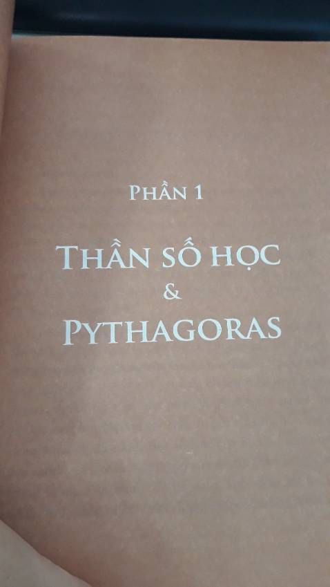 Mình cũng chỉ mới biết đến thần số học và cảm thấy những con số có một sức hút kỳ lạ. Nội dung sách hay, dễ hiểu, khá trực quan, cũng khá chi tiết về từng chỉ số, nghiên cứu sơ lâm cũng tốt