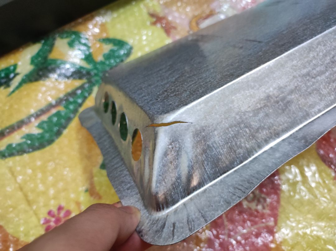 sản phẩm rất tệ. hàng tệ như này mà cũng bán được, hàng mỏng móp thế này thì dùng kiểu gì. bán hàng không có tâm gì hết. 
mua phí tiền