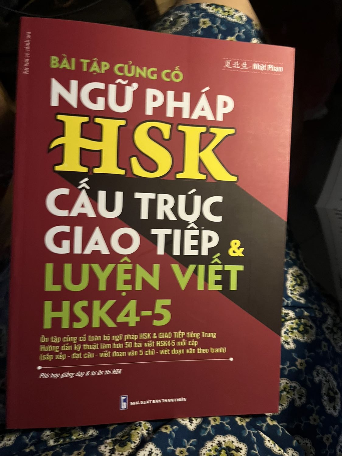 Sách rất đẹp, bài tập hay và có giải thích khá rõ từng câu, rất hài lòng với sản phẩm