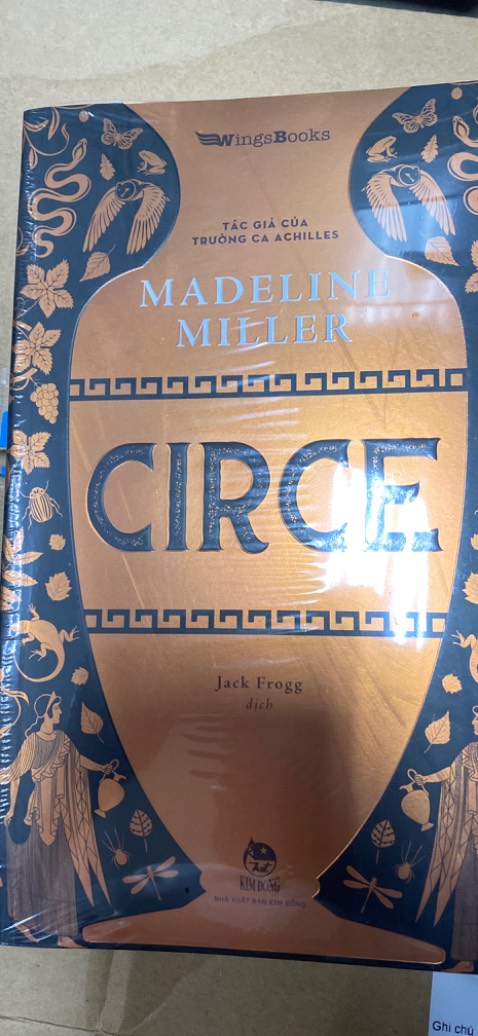Để sản phẩm là bản gốc tiếng Anh, lúc giao hàng lại giao bản tiếng Việt. Mình nhắn tin thì không thấy ai trả lời. Lại còn mất công trả hàng