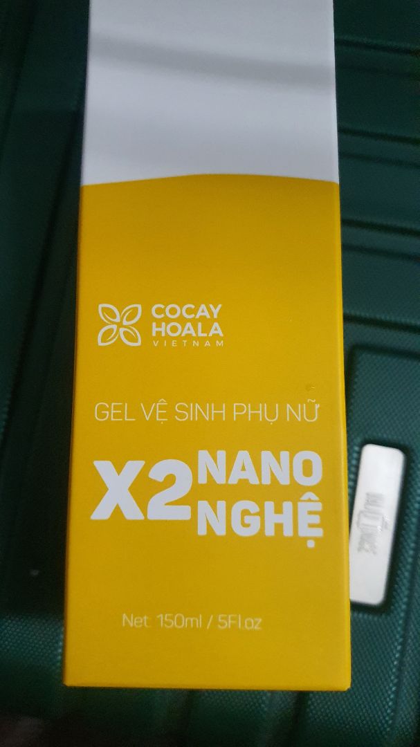 thấy review trên *** nên mua về dùng thử. 
Đầu tiên là nguồn gốc hàng Việt Nam nên mình ưu tiên lựa chọn (dạo này dầu gội, sữa tắm... cái gì mình cũng dùng hàng Việt)
Về bao bì thì đóng gói chắc chắn, nhìn rất chuyên nghiệp
Về chất lượng, mình mới dùng 1 lần nên ko rõ kết quả lâu dài. Cảm giác mát mát giống kiểu dạ hương, nhưng mùi ko nồng và dễ chịu hơn dạ hương
Về giá thành thì khá cao, mua khuyến mãi các kiểu là 158k cho 150ml 
Nhưng lần sau vẫn có thể sẽ ủng hộ tiếp  ko chỉ sp này mà cả các sp khác của hãng