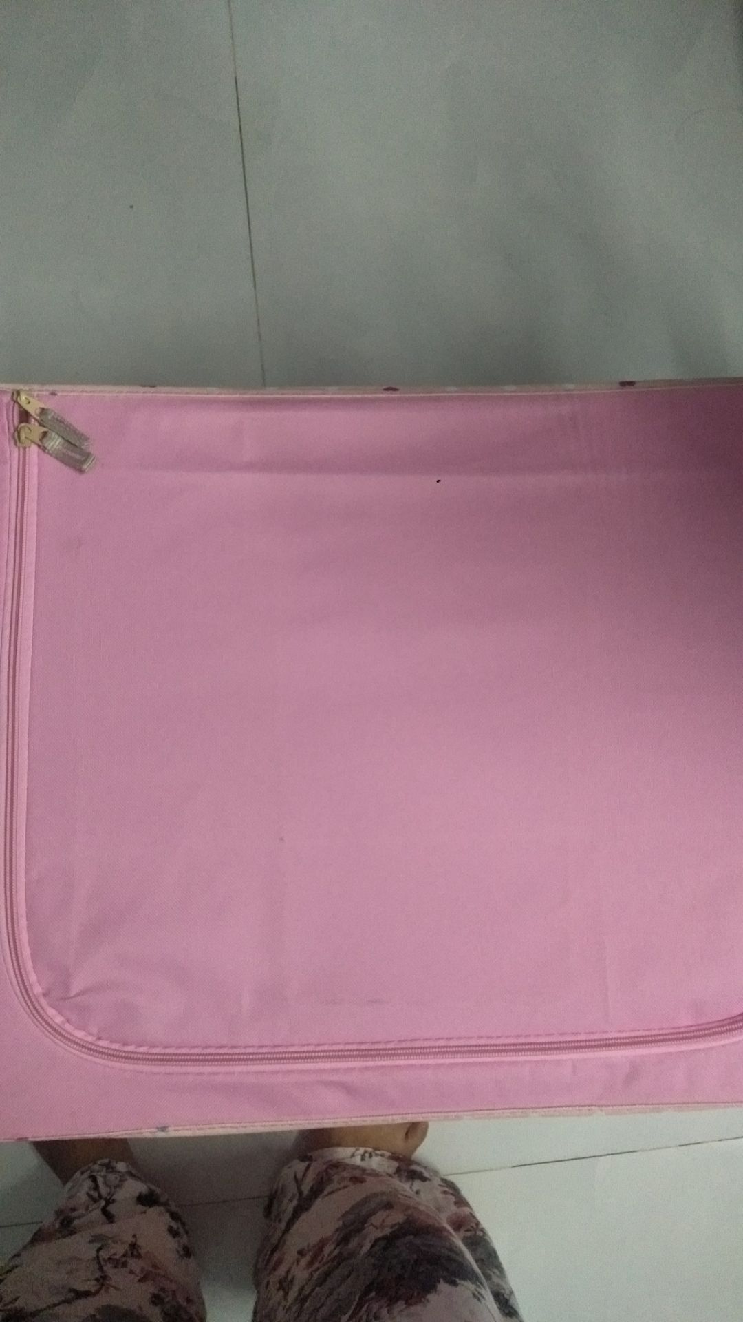 2 hộp nhung có  1 hộp  đúng  chất lượng  còn  1 hộp  nhai  và  mỏng không đúng  như cái  tui đặc mua