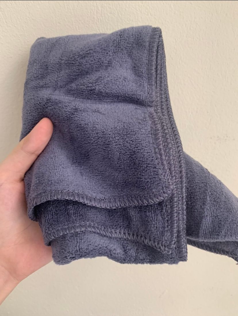 Khăn dày dặn, không bị rụng bông luôn. đáng mua nha