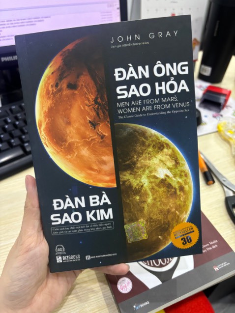 Chưa đọc vào nội dung nhưng mn review tốt. Sách mới , bìa mềm xuất bản 2012, cỡ chữ hơi nhỏ nhưng vì sách dầy nên chấp nhận. In đẹp, chữ rõ ko lem. Hình thức bắt mắt. Đáng giá tiền