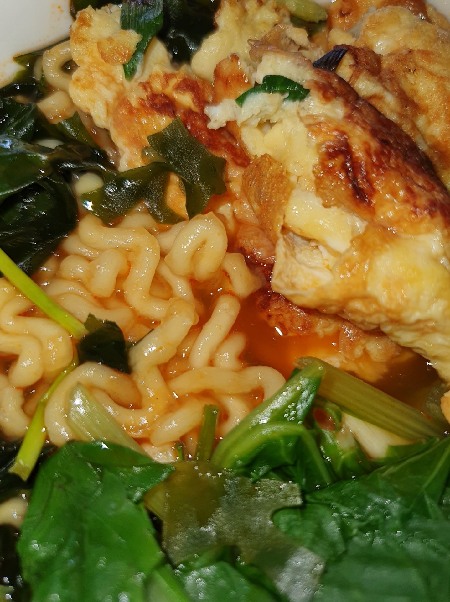 mì này siêu ngon á, bêntrong có rong biển cũng nhiều, nc hơi the the, nói chung ăn ngon lắm mì này siêu ngon á, bêntrong có rong biển cũng nhiều, nc hơi the the, nói chung ăn ngon lắm