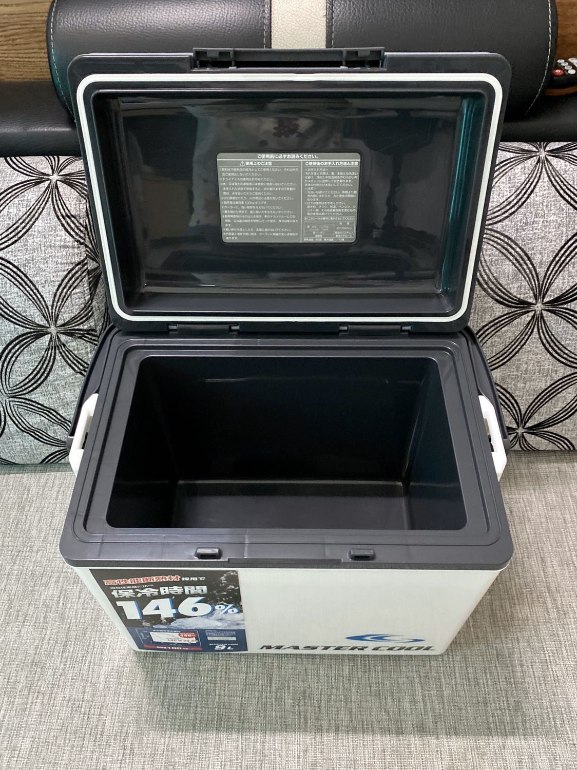 Thùng gọn đẹp luôn, chắc chắn, nhẹ nữa, chưa sdung nên không biết tốt không, nhưng mẫu mã đẹp, chất liệu tốt