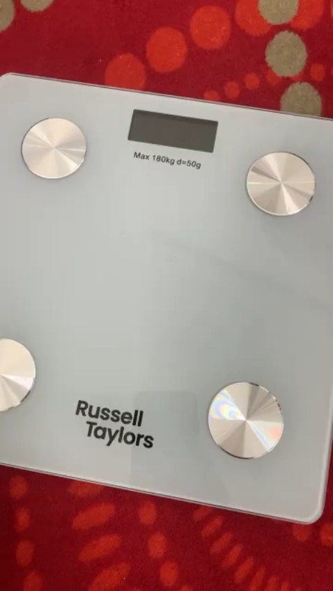 Mua được cái cân này với giá này cảm thấy xứng đáng và hài lòng vô cùng, tốn 2 cục pin nhỏ loại bỏ chuột mới xài được, có kết nối app nữa mà đt đầy dung lượng rồi chưa kết nối thử, cân cũng chuẩn lắm rồi. cảm ơn nhà bán nhiều