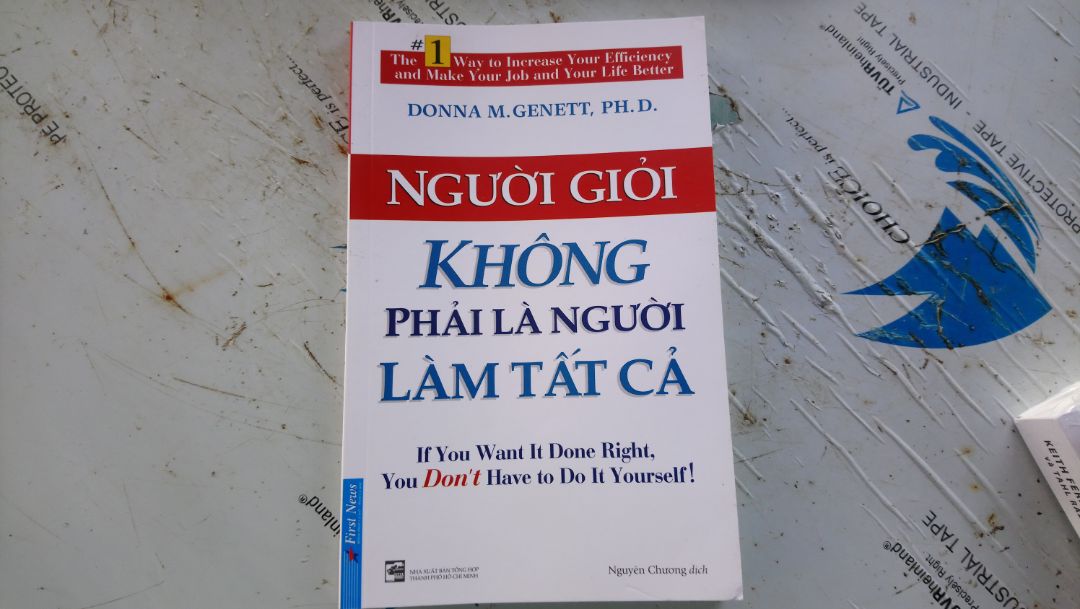 Sách được đóng gói, bao bằng bọc trắng, đóng hợp rất kỹ lưỡng