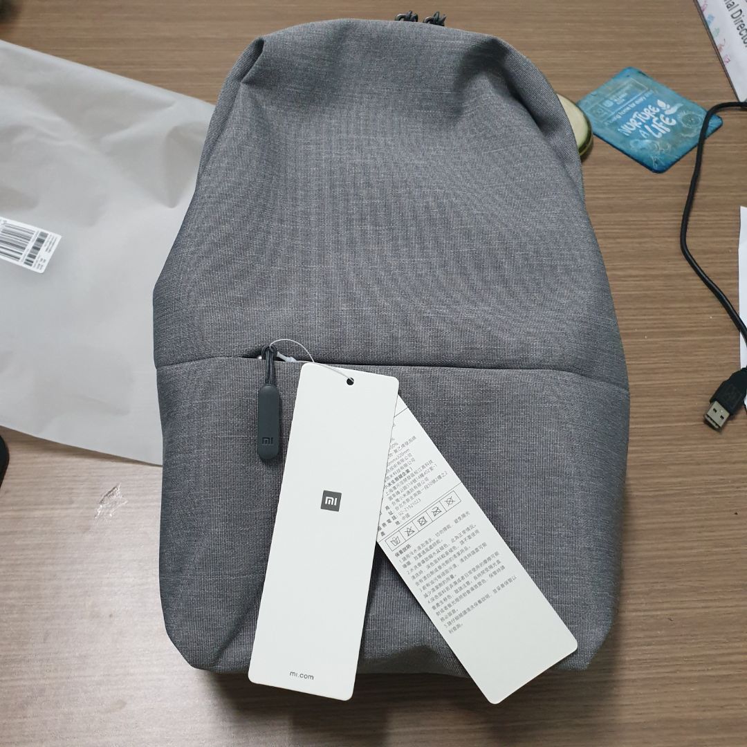 Nhận hàng trong vòng 2 tiếng sau khi đặt hàng. Hàng đóng gói kỹ càng. Mẫu mã đẹp, thời trang, tiện dụng. Rất hài lòng!