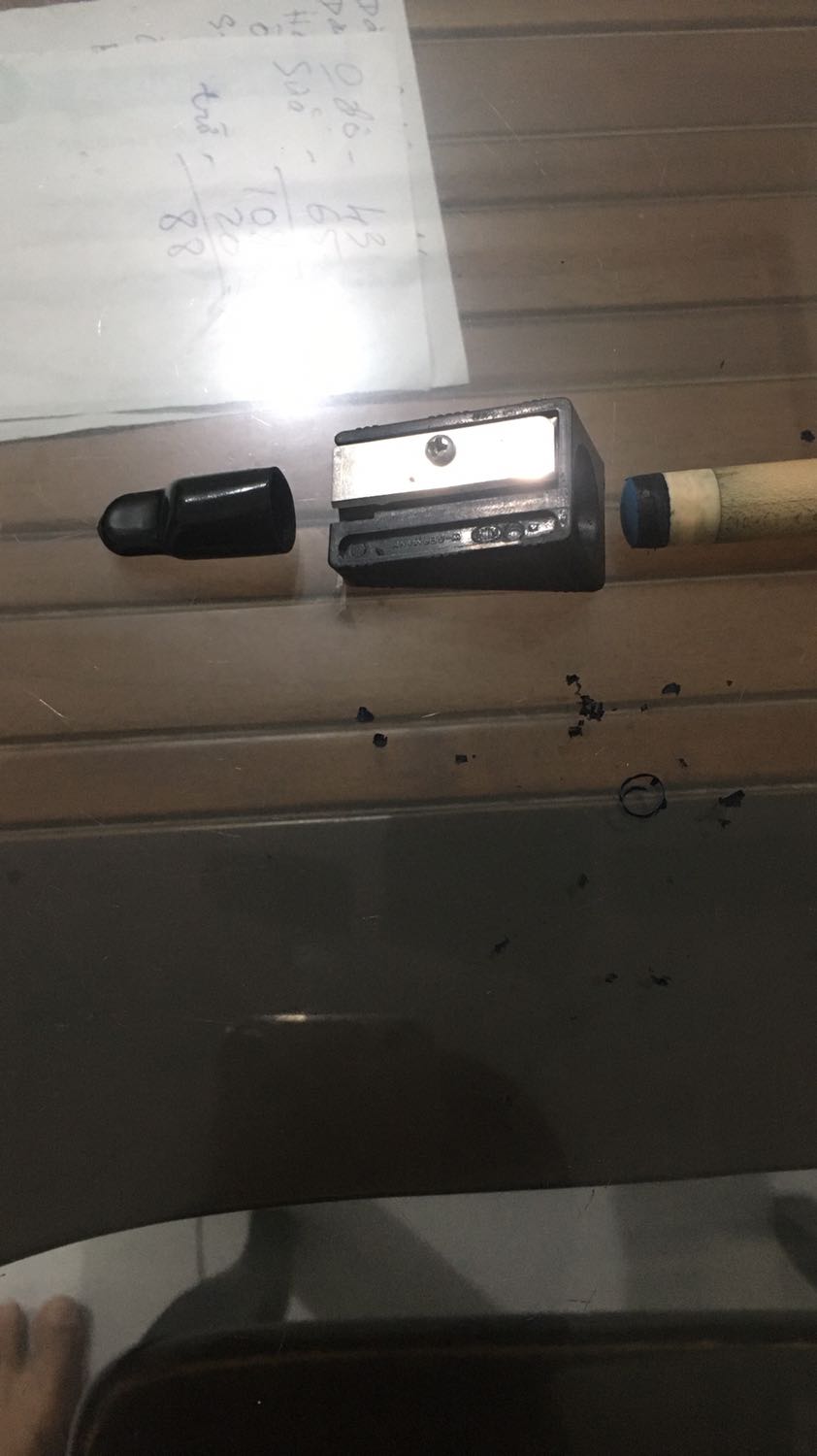 Hàng đẹp và chất lượng,nhất là lưỡi dao rất sắc bén các anh em nào có dùng nhớ gọt từ từ thôi nếu không là phạm phíp luôn đó nha vì lưỡi dao bén lắm đấy.