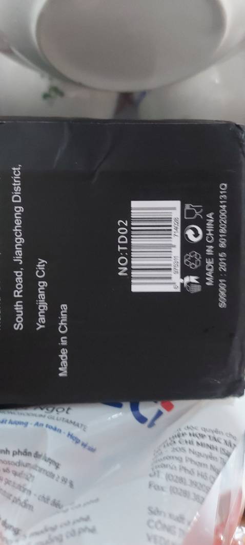 Không giống quảng cáo, made in china , chứ việt nam gì, bộ dao mong như lá lúa, tệ, không nên mua, khống đồ chơi trẽ em nhe.